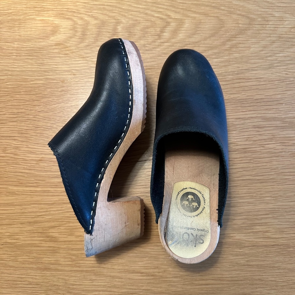 Audrey Skola Clogs